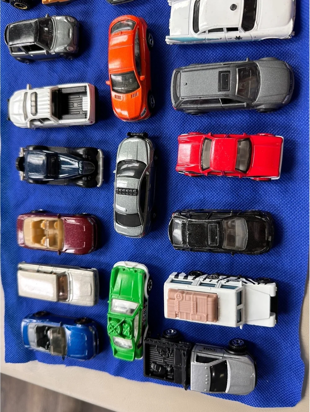 Lot of 20 Assorted matchbox Toy Cars and Vehicles